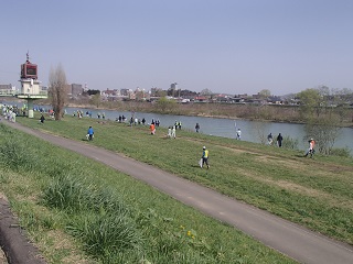 北上川南大橋から明治橋方向に向かっています 北上川南大橋から明治橋方向に向かっています